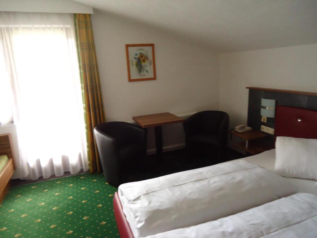 Hotel Dorfgasthof Schloesslstube 스투흘펠덴 객실 사진